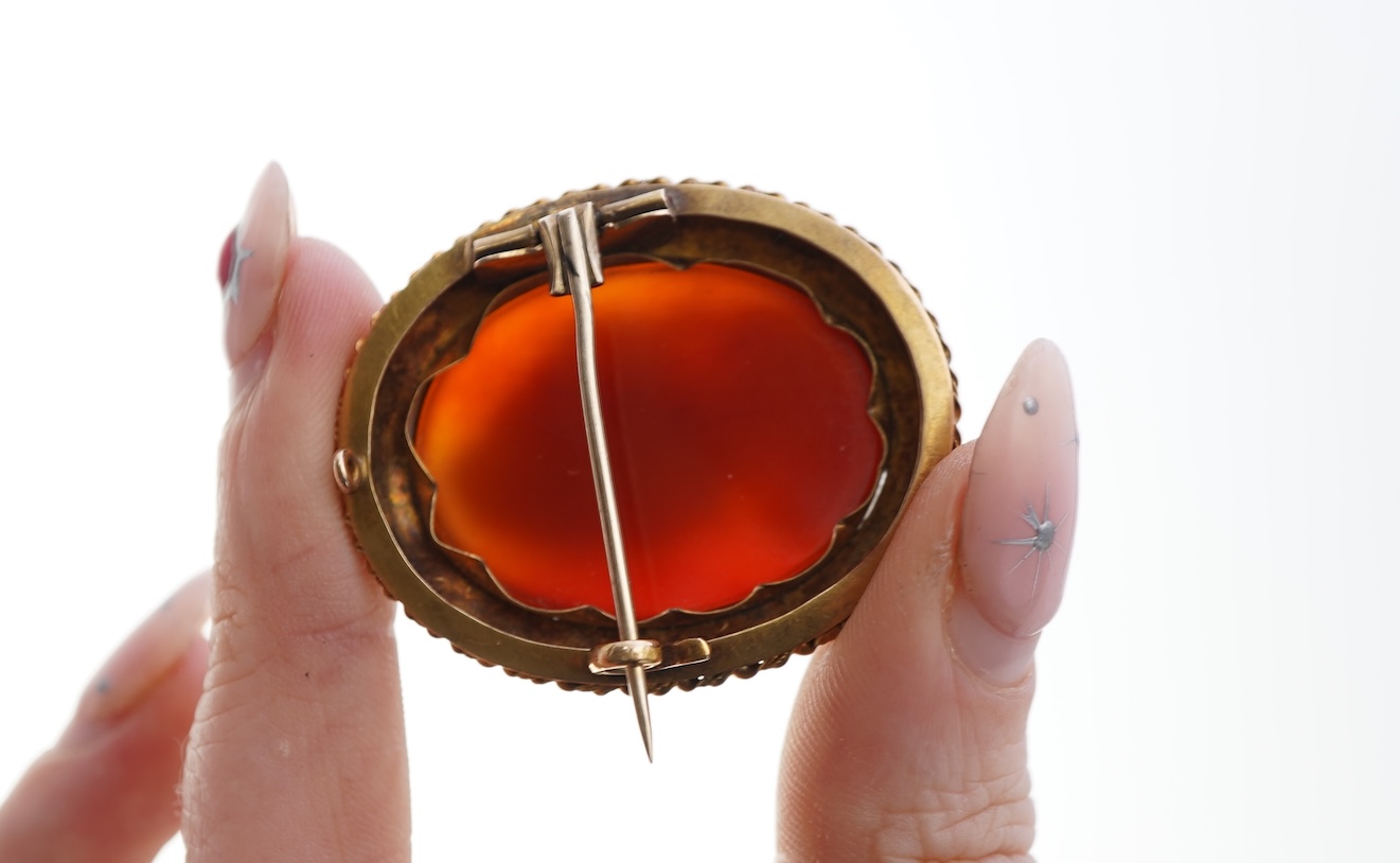 A Victorian agate cameo brooch, second half 19th century